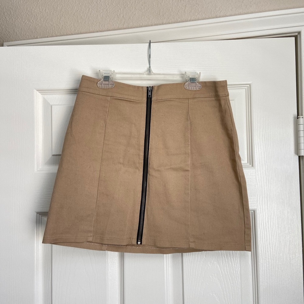 Forever 21 Tan zip up skirt size M